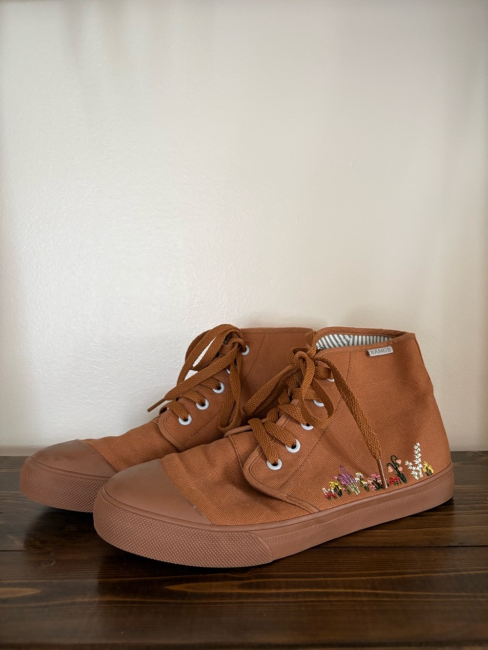 BANGS Women’s 8 High Top Sneakers – Brown Floral Embroidery – Worn 2x
